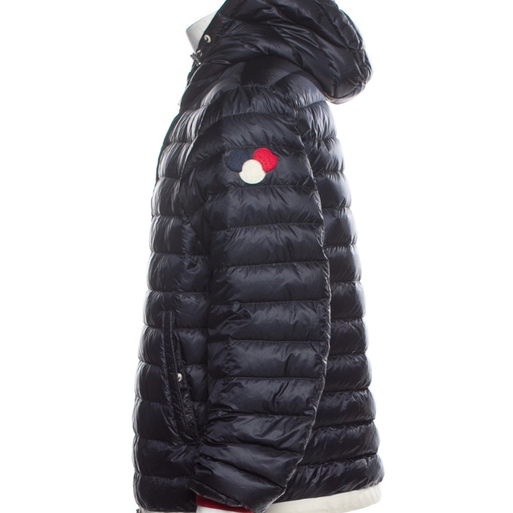 excellent deal for a good condition Moncler puffer size XL but fits L